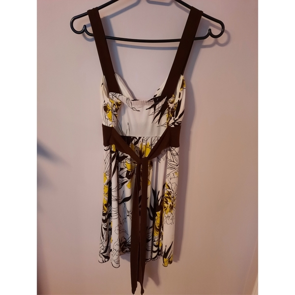 Beautiful Summer Dress - Picture 3 of 4